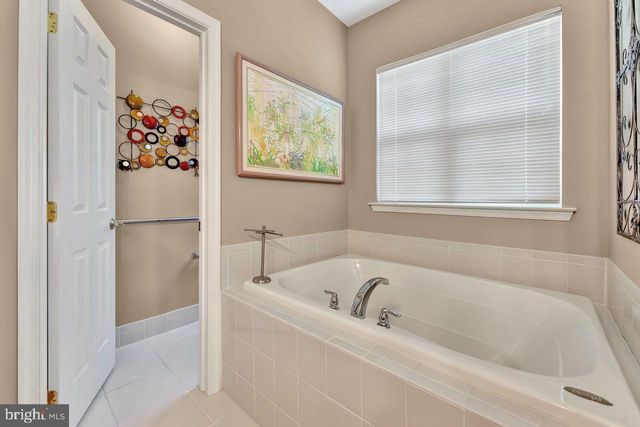 38 BUCKINGHAM DR, Pennington, NJ 08534