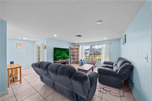 225 SW 45th TER, Cape Coral, FL 33914