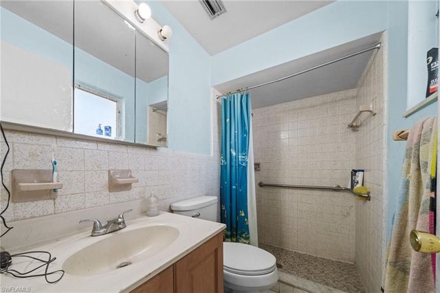 225 SW 45th TER, Cape Coral, FL 33914