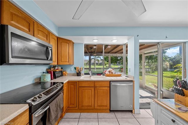 225 SW 45th TER, Cape Coral, FL 33914