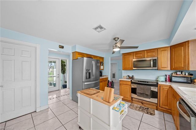 225 SW 45th TER, Cape Coral, FL 33914