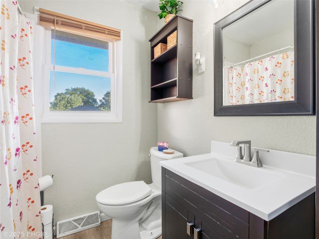 800 E Detroit Avenue, Indianola, IA 50125