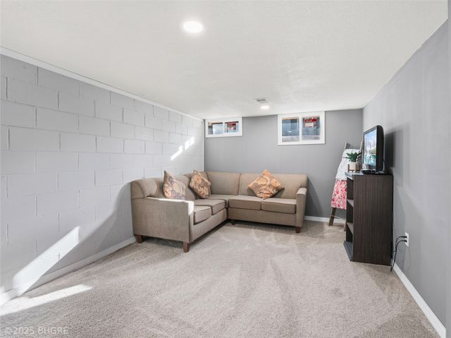 800 E Detroit Avenue, Indianola, IA 50125