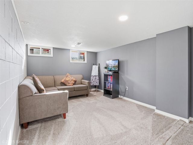 800 E Detroit Avenue, Indianola, IA 50125