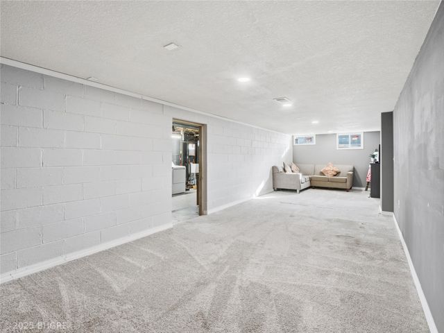 800 E Detroit Avenue, Indianola, IA 50125