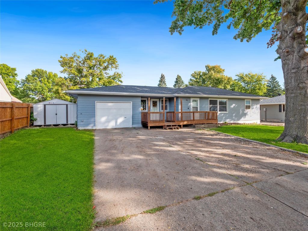 800 E Detroit Avenue, Indianola, IA 50125