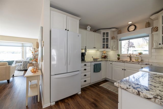 1401 E Crooked Lake Drive, Kalamazoo, MI 49009