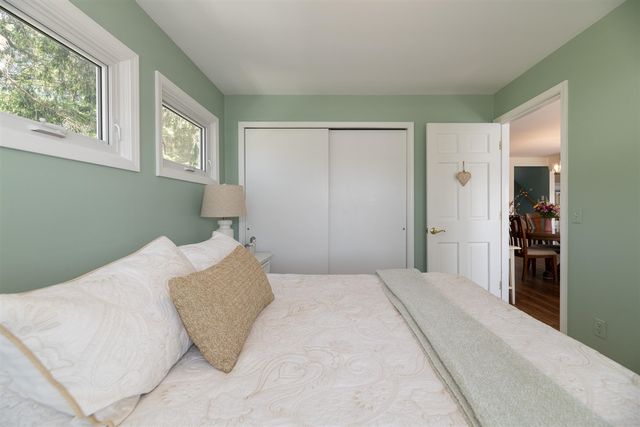 1401 E Crooked Lake Drive, Kalamazoo, MI 49009