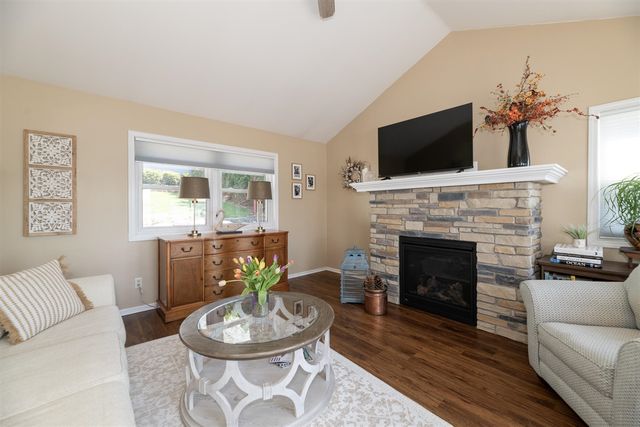 1401 E Crooked Lake Drive, Kalamazoo, MI 49009