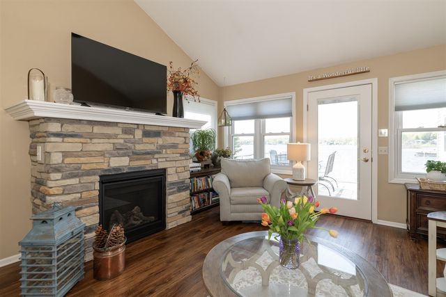 1401 E Crooked Lake Drive, Kalamazoo, MI 49009