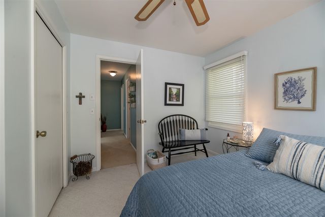 1401 E Crooked Lake Drive, Kalamazoo, MI 49009