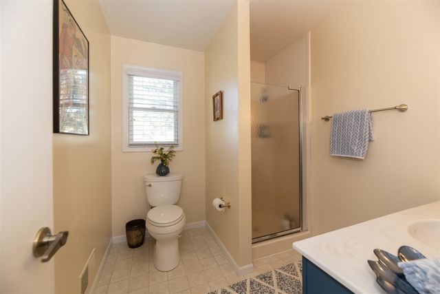 1401 E Crooked Lake Drive, Kalamazoo, MI 49009