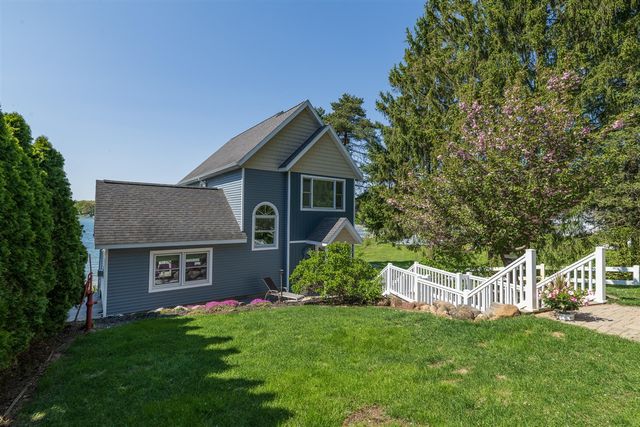 1401 E Crooked Lake Drive, Kalamazoo, MI 49009