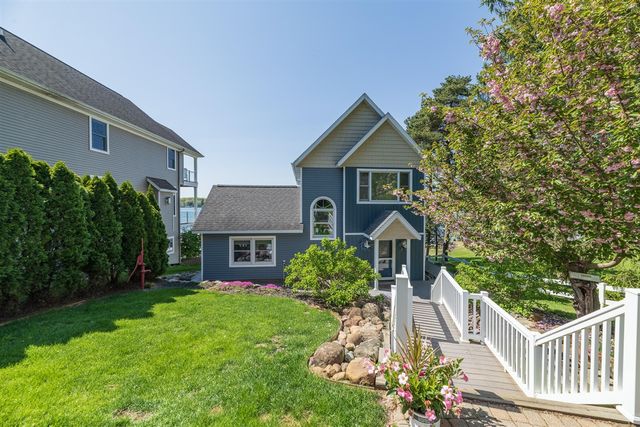 1401 E Crooked Lake Drive, Kalamazoo, MI 49009