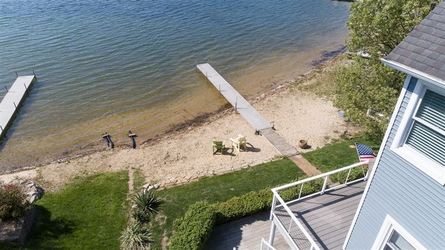 1401 E Crooked Lake Drive, Kalamazoo, MI 49009