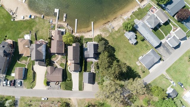 1401 E Crooked Lake Drive, Kalamazoo, MI 49009