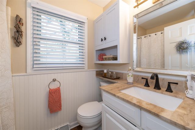1401 E Crooked Lake Drive, Kalamazoo, MI 49009