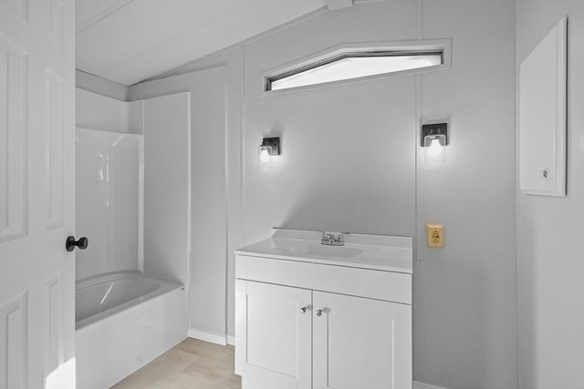 548 Kenyon Avenue 4, Attleboro, MA 02703