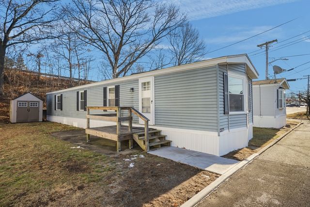 548 Kenyon Avenue 4, Attleboro, MA 02703