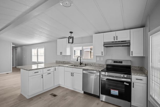 548 Kenyon Avenue 4, Attleboro, MA 02703