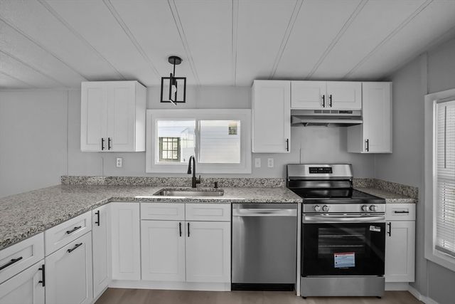 548 Kenyon Avenue 4, Attleboro, MA 02703