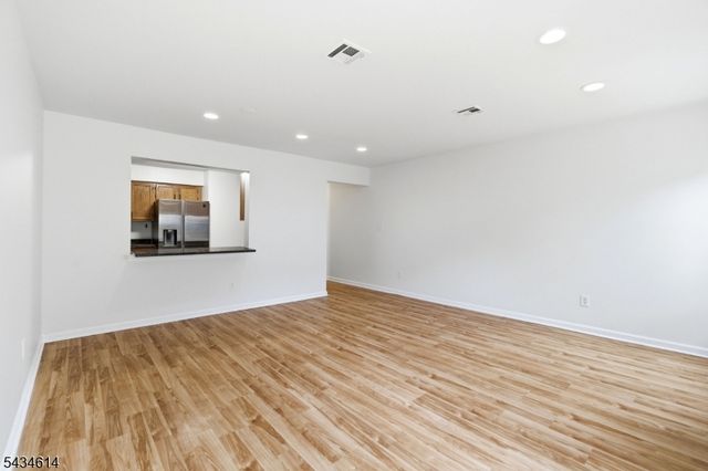 10 Leahy Ct, Franklin Twp., NJ 08873