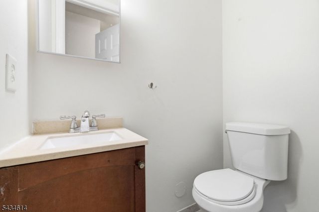 10 Leahy Ct, Franklin Twp., NJ 08873