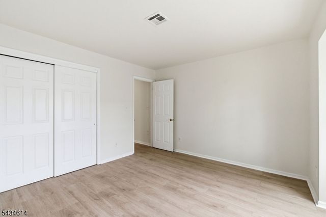 10 Leahy Ct, Franklin Twp., NJ 08873