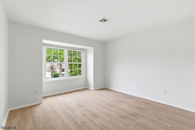 10 Leahy Ct, Franklin Twp., NJ 08873