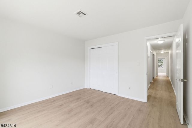 10 Leahy Ct, Franklin Twp., NJ 08873