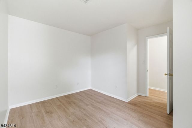10 Leahy Ct, Franklin Twp., NJ 08873
