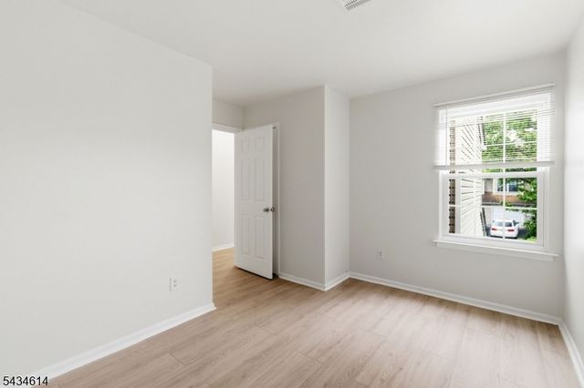10 Leahy Ct, Franklin Twp., NJ 08873