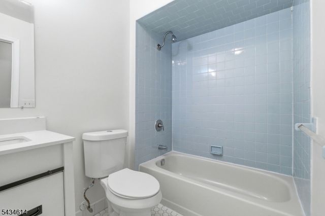 10 Leahy Ct, Franklin Twp., NJ 08873
