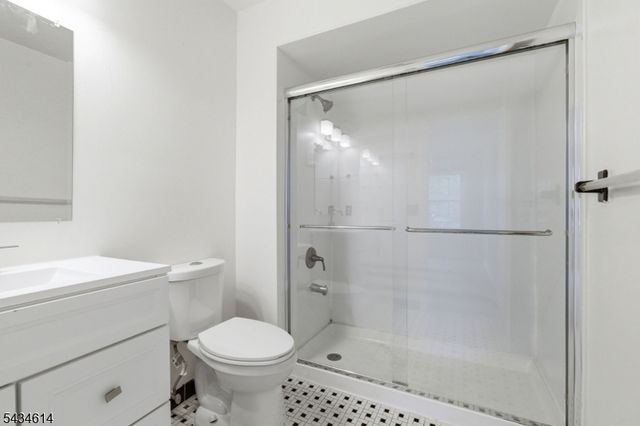 10 Leahy Ct, Franklin Twp., NJ 08873