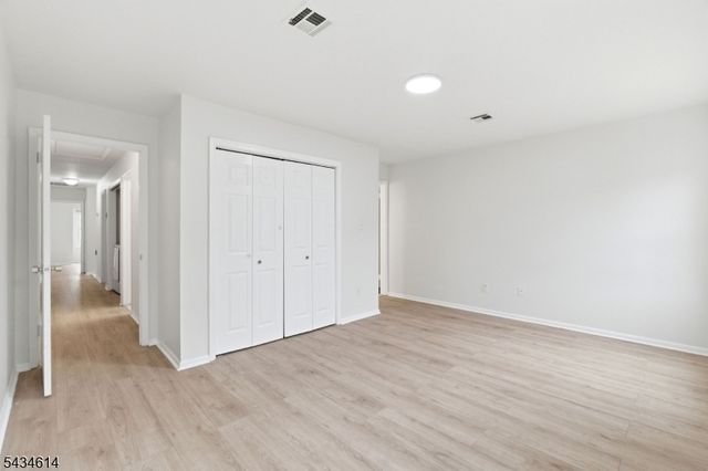 10 Leahy Ct, Franklin Twp., NJ 08873