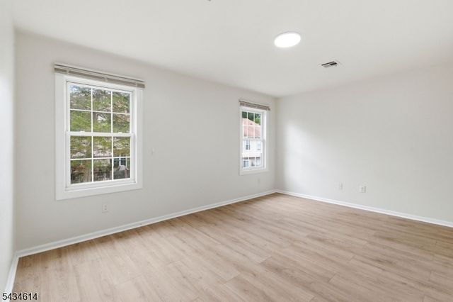 10 Leahy Ct, Franklin Twp., NJ 08873