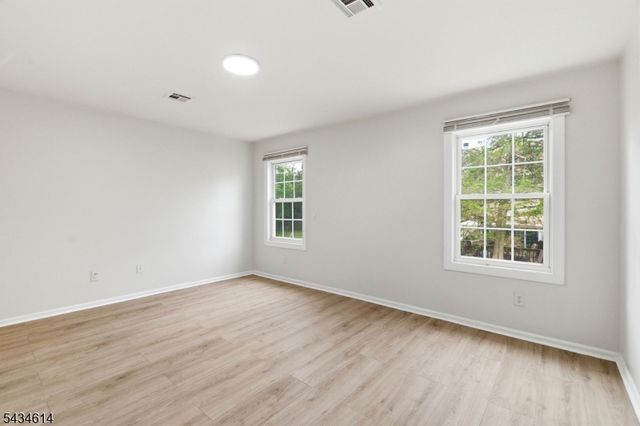 10 Leahy Ct, Franklin Twp., NJ 08873