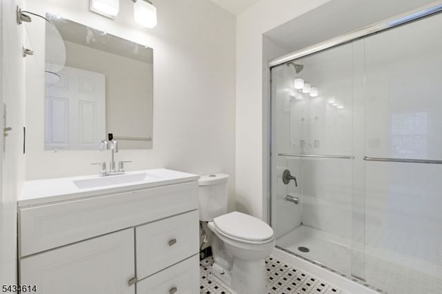 10 Leahy Ct, Franklin Twp., NJ 08873