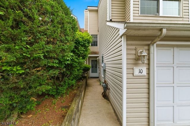 10 Leahy Ct, Franklin Twp., NJ 08873