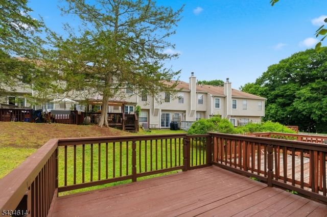 10 Leahy Ct, Franklin Twp., NJ 08873