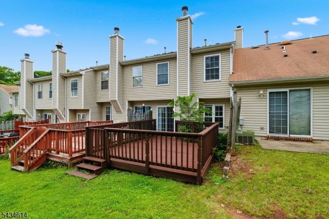 10 Leahy Ct, Franklin Twp., NJ 08873
