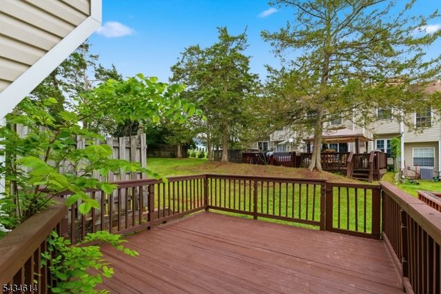 10 Leahy Ct, Franklin Twp., NJ 08873