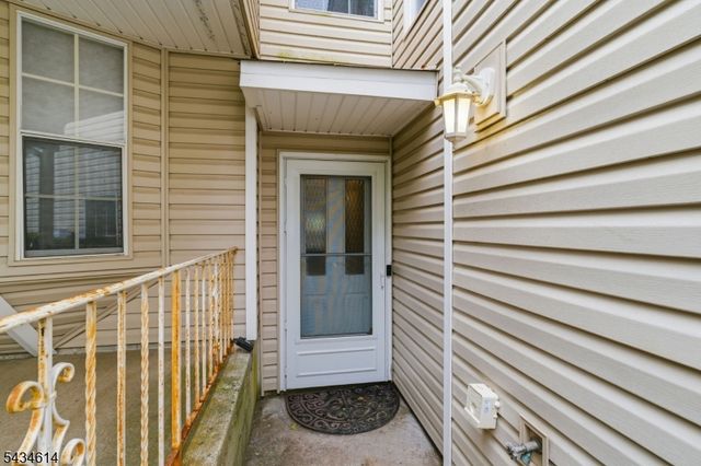 10 Leahy Ct, Franklin Twp., NJ 08873