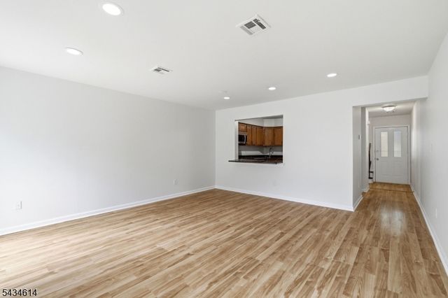 10 Leahy Ct, Franklin Twp., NJ 08873