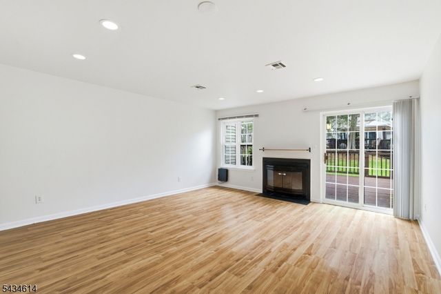 10 Leahy Ct, Franklin Twp., NJ 08873