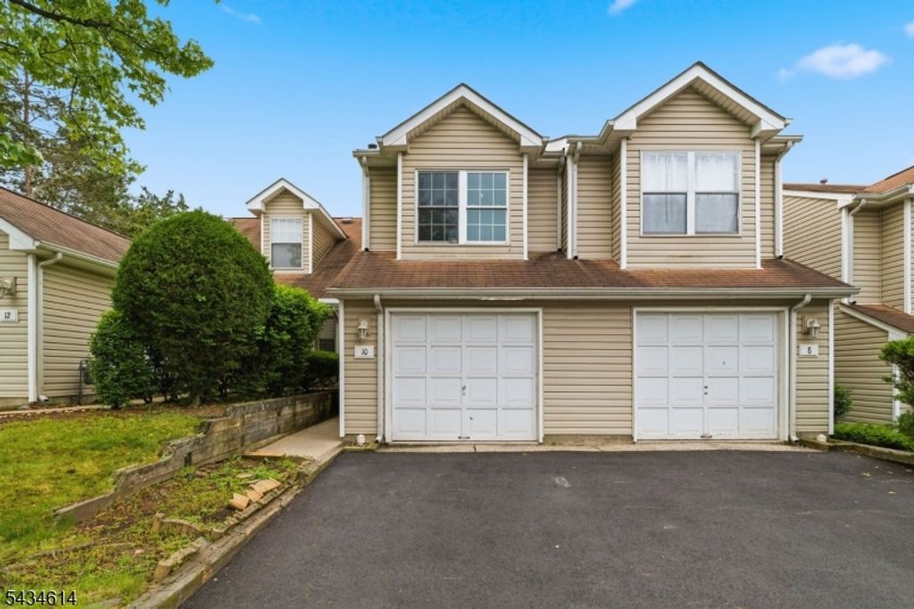 10 Leahy Ct, Franklin Twp., NJ 08873