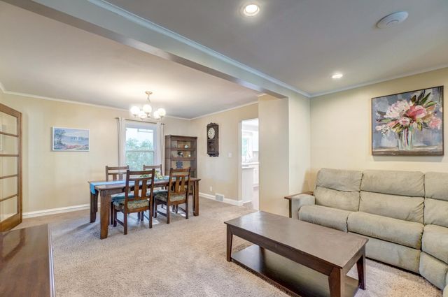 950 Juno Avenue, Saint Paul, MN 55102