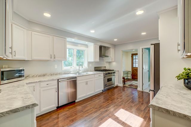950 Juno Avenue, Saint Paul, MN 55102