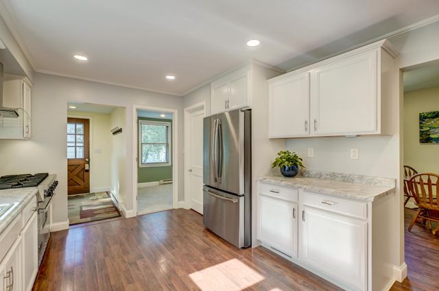 950 Juno Avenue, Saint Paul, MN 55102