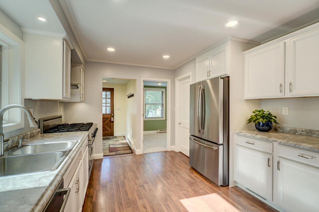 950 Juno Avenue, Saint Paul, MN 55102